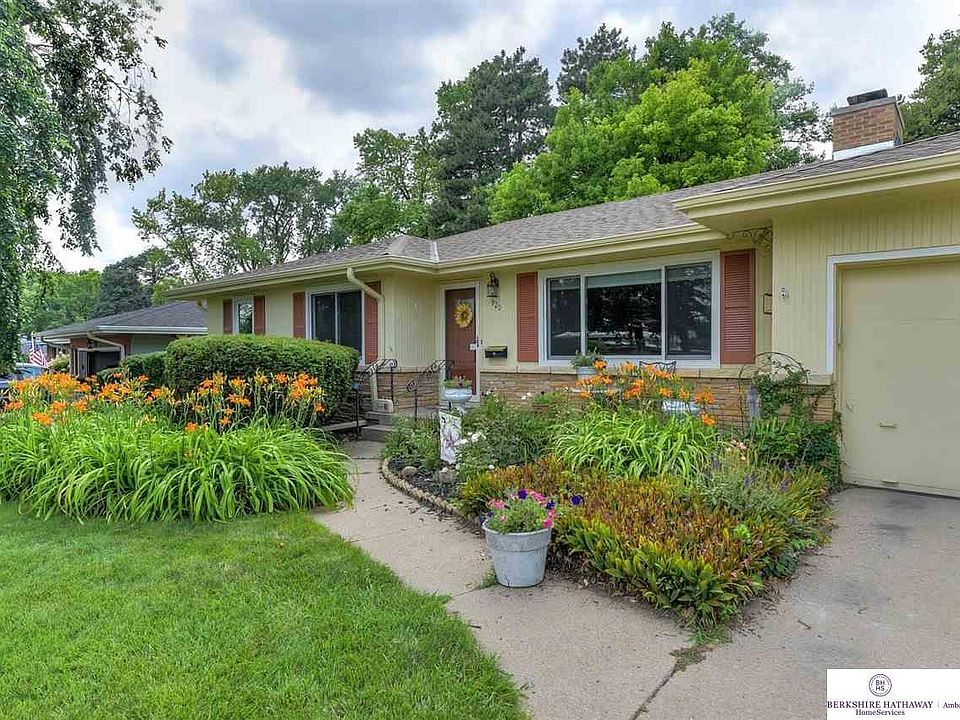 1st image of 920 Hillcrest Dr