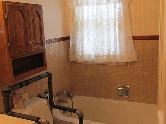 5th image of 144 Bellview Dr
