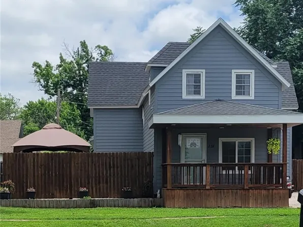 226 N 8th St, Fredonia, KS 66736
