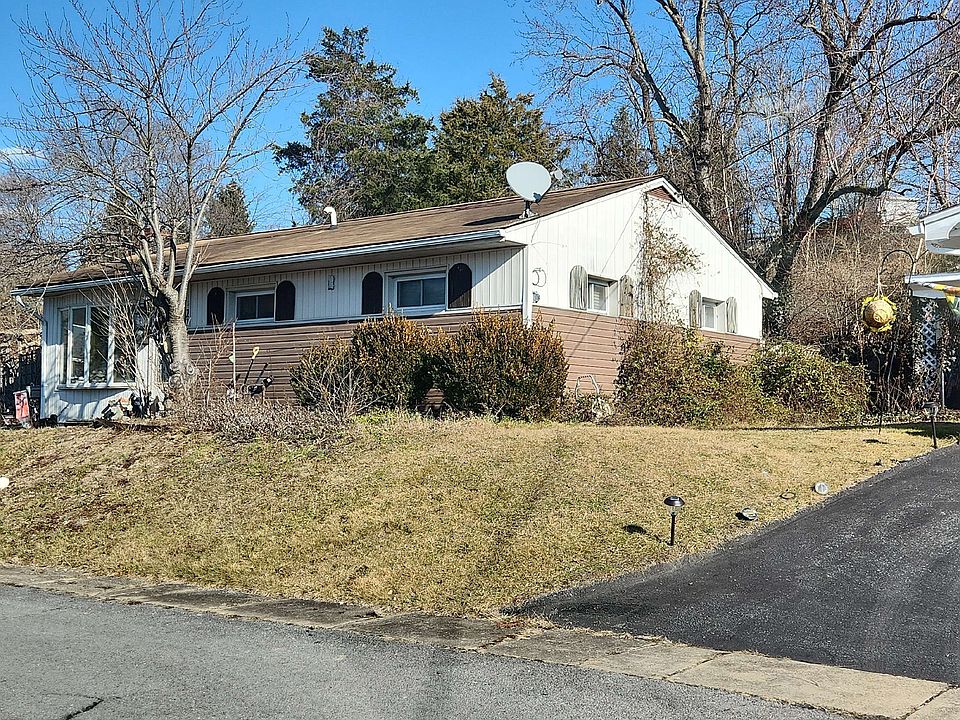 2nd image of 216 Fulton St