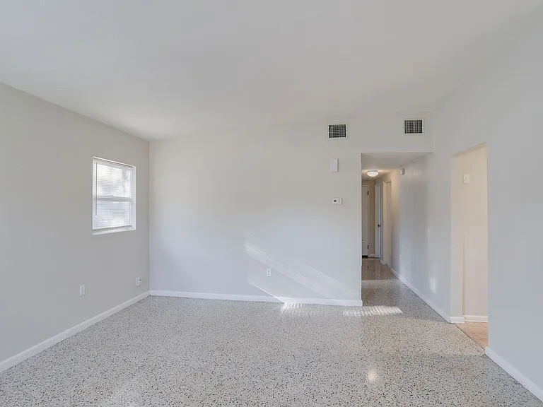 434 E Esther St — Photo 5