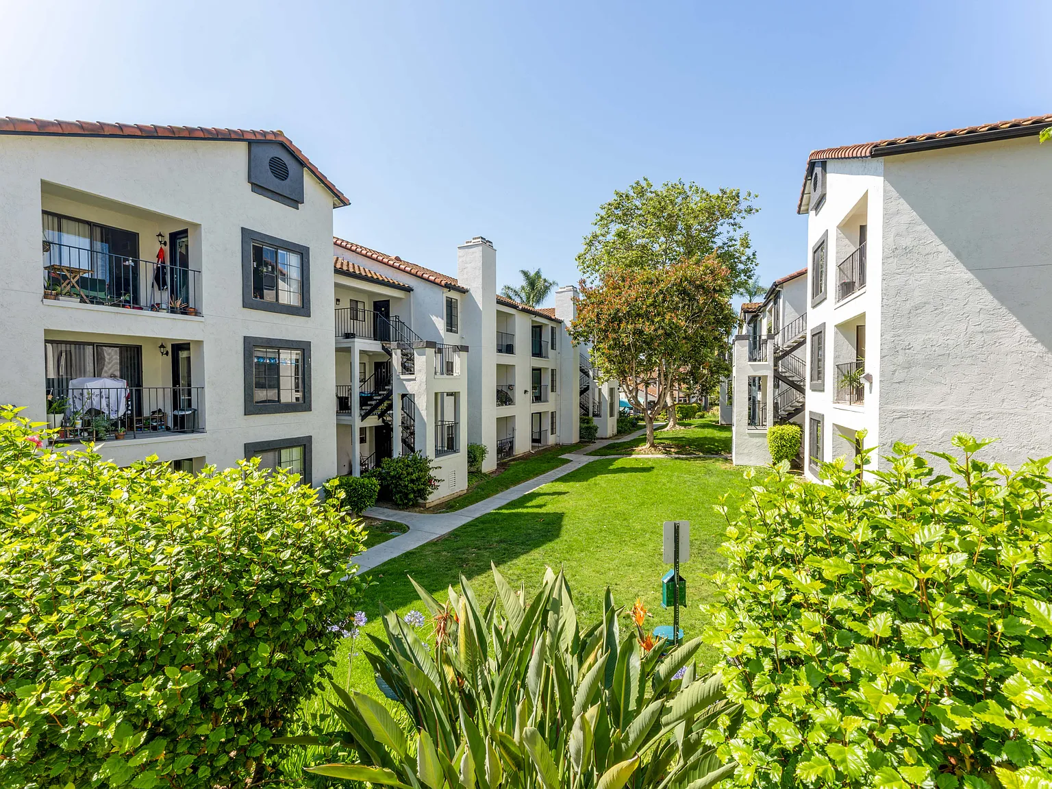 Mirada at La Jolla Colony Apartments — Photo 4