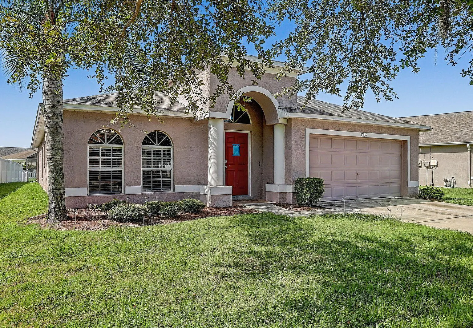 4 bed, 2.0 bath, 1979 sqft, $2,200 — Photo 2