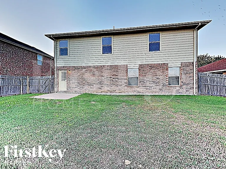 2801 Spencer Cir — Photo 14