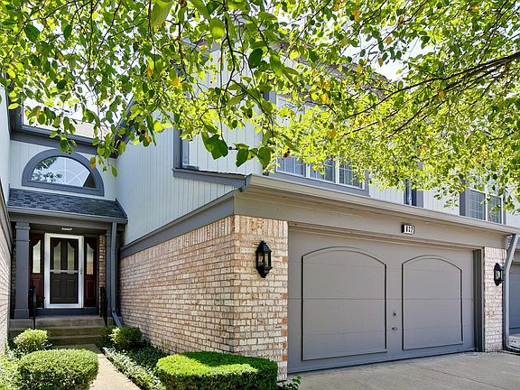 2nd image of 832 Marseilles Cir