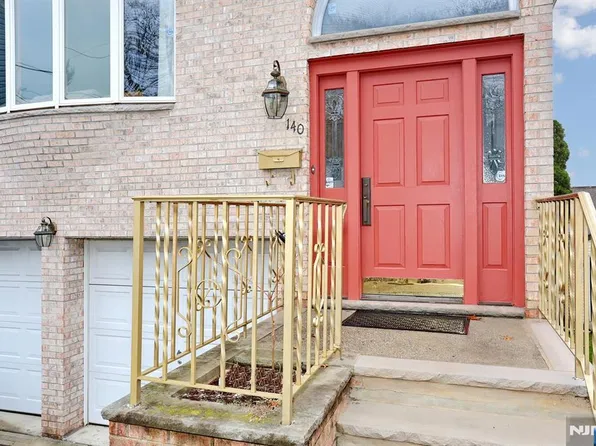 140 Prospect St, Hasbrouck Hts, NJ 07604