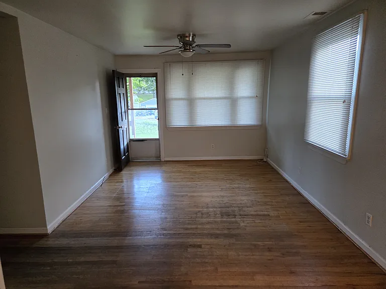 3560 Maple St — Photo 9
