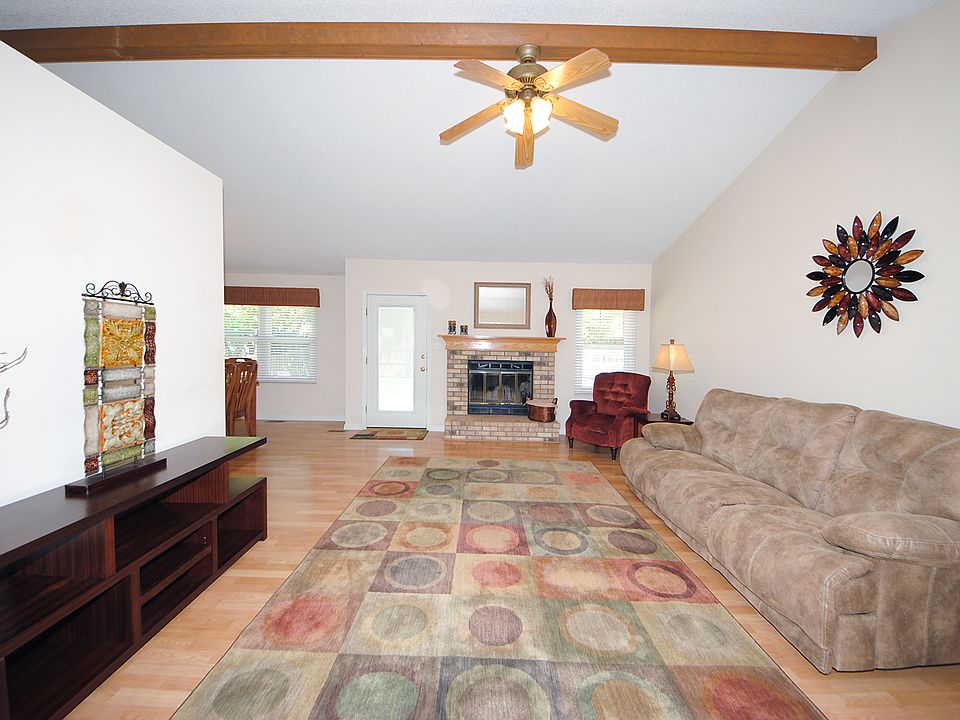 2nd image of 825 Colby Ln