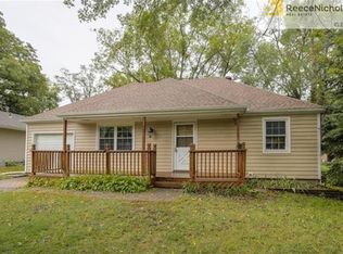 907 Ridge Dr, Belton, MO 64012