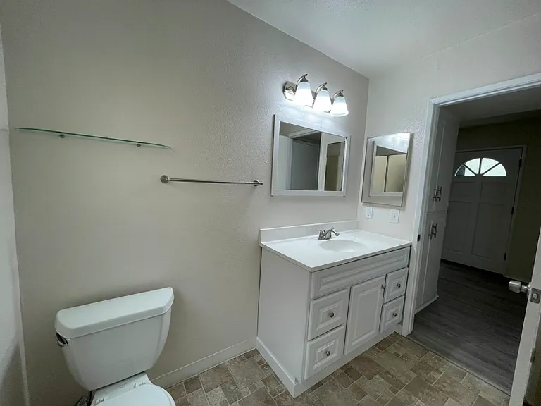 840 3rd St — Photo 5