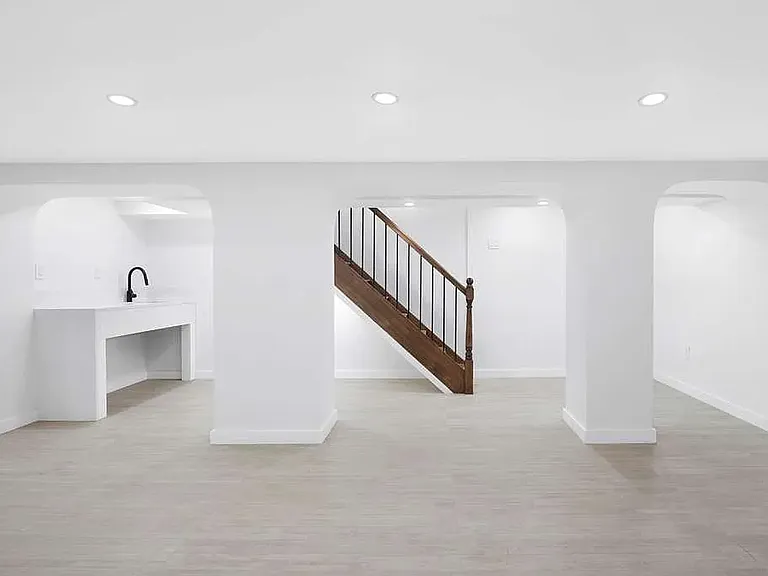 1137 Park Pl #PARLOR — Photo 12
