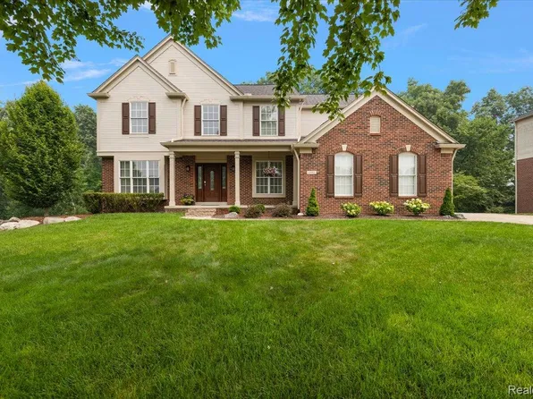 1885 Avon Glen Ln, Lake Orion, MI 48360