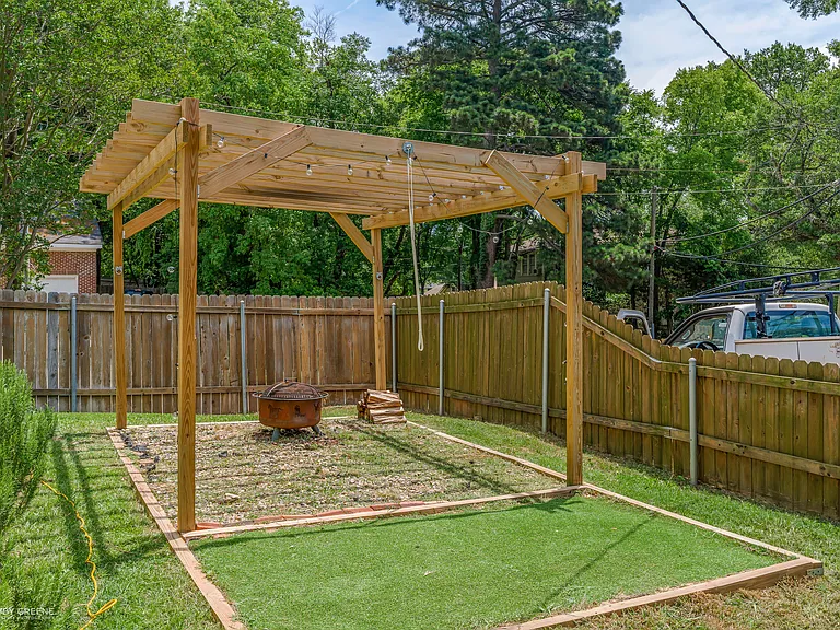 403 Boulevard St — Photo 30