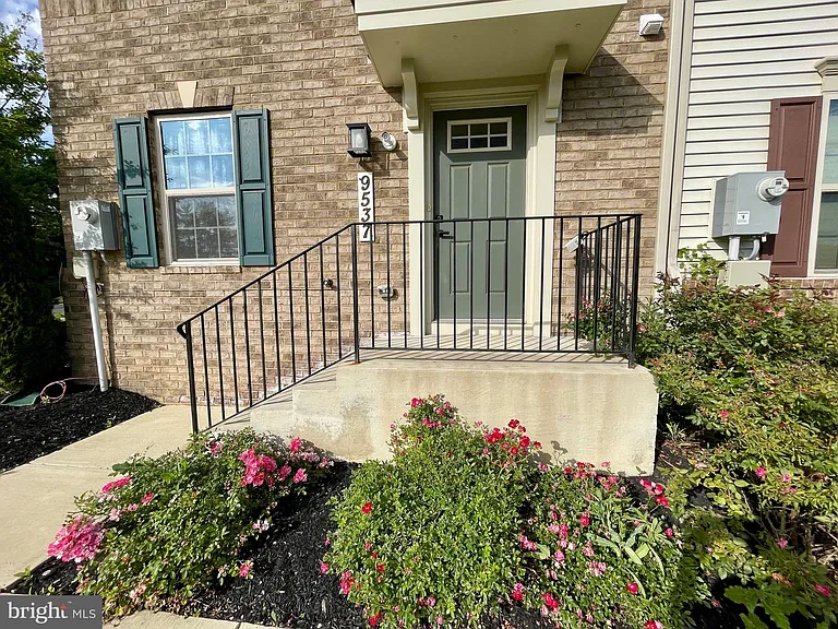 9537 Tall Oaks Rd — Photo 2