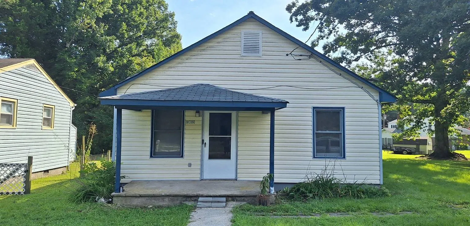 3 bed, 1.0 bath, 864 sqft, $1,100 — Photo 1