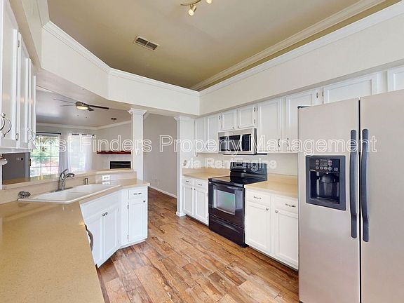 3rd image of 4434 Cobblefield Cir W