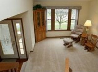 12 Washington Ct, Streamwood, IL