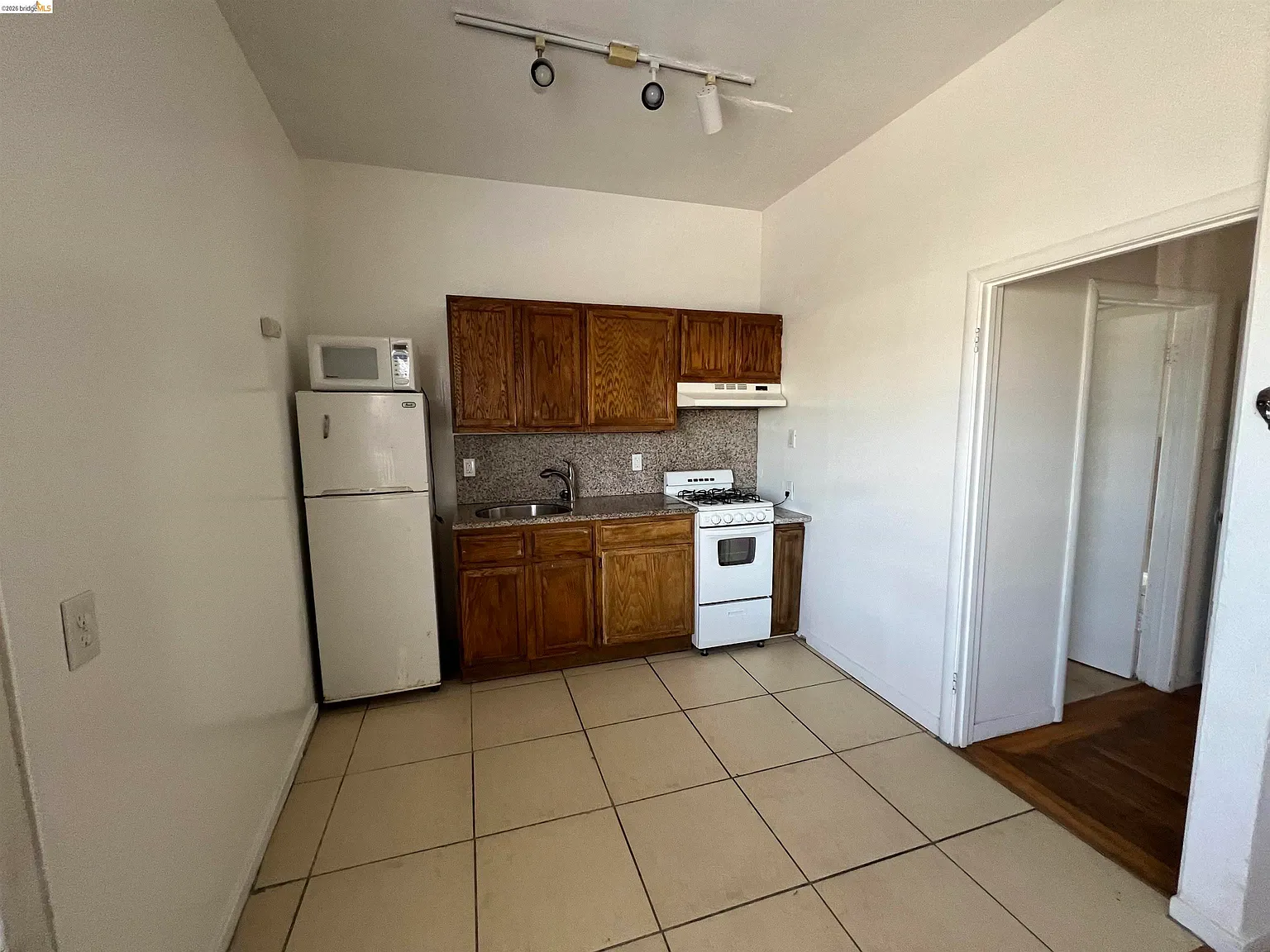 2 bed, 640 sqft, $2,600 — Photo 3