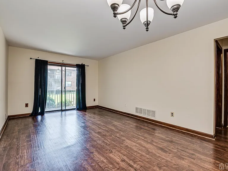 135-C Beverly Hill Ter — Photo 10