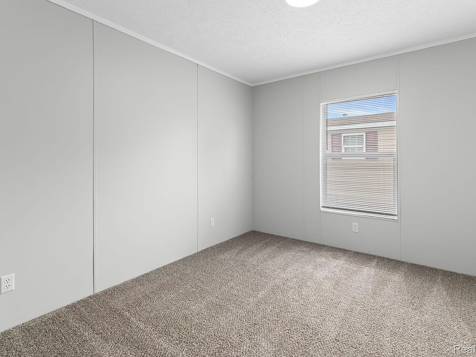 16173 Charlemagne Ave, photo 24