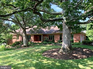 10113 Nedra Dr, Great Falls, VA 22066