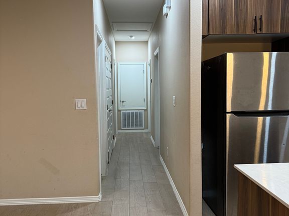 4th image of 3100 W Driftwood St