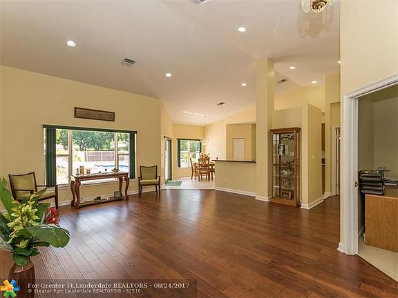 5th image of 16120 Saddle Ln