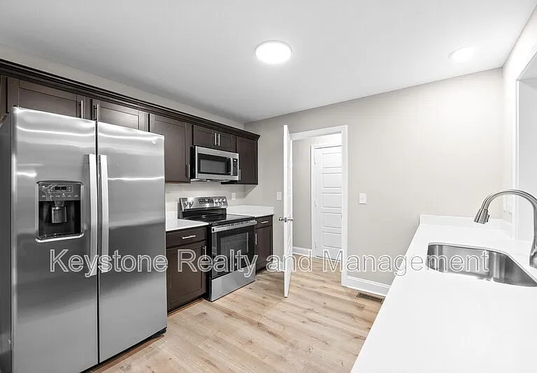 3800 Roscommon Way — Photo 9