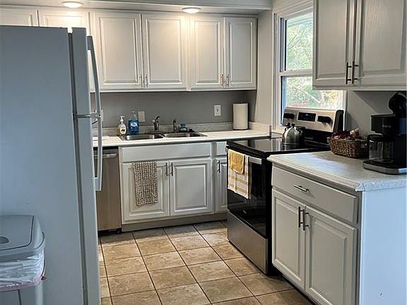 4th image of 5709 N Woodland Ave