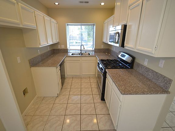 3rd image of 768 Lyonia Dr