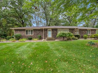26049 Driftwood Dr, Edwardsburg, MI 49112
