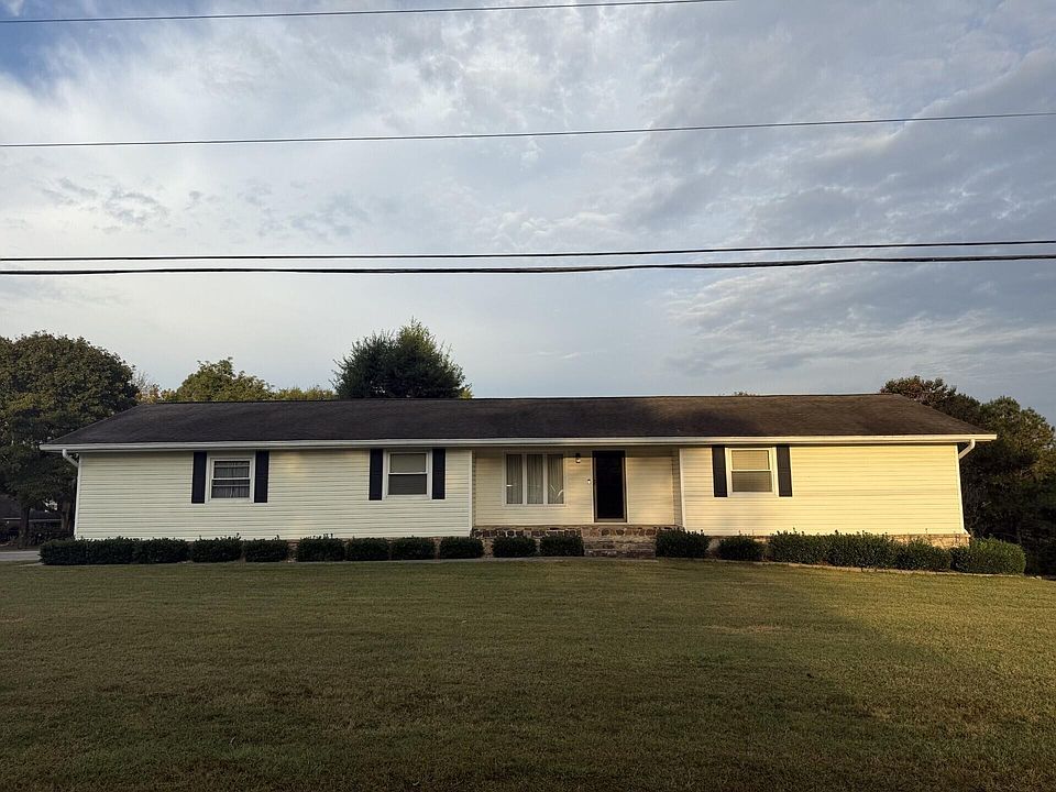 1st image of 148 Pin Oak Dr NE