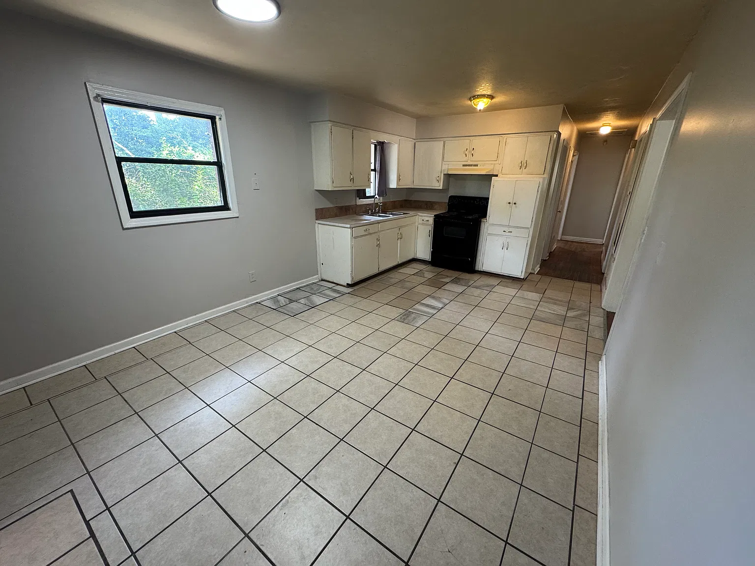 1659 Emerson Ave — Photo 2