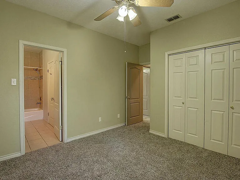 7642 Dallas St — Photo 39