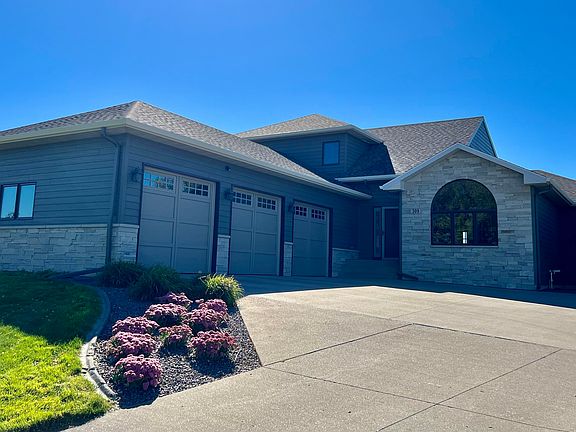 3rd image of 309 Country Dr