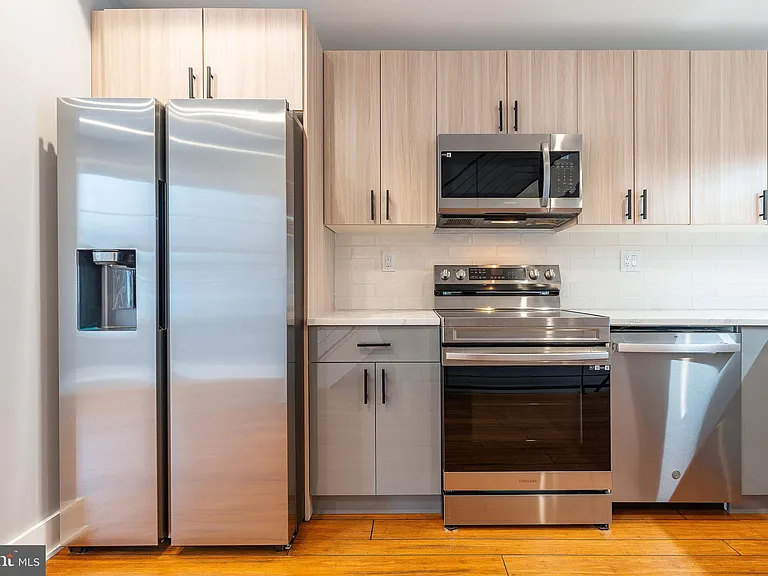 2821 Livingston St #2 — Photo 9