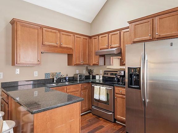 3rd image of 594 Rutledge Ave