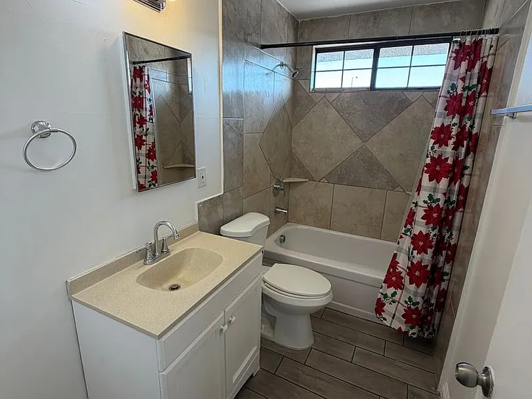2820 S Sandhill Rd — Photo 18