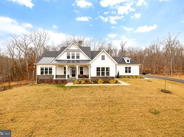12650 Popes Head Rd, Clifton, VA 20124