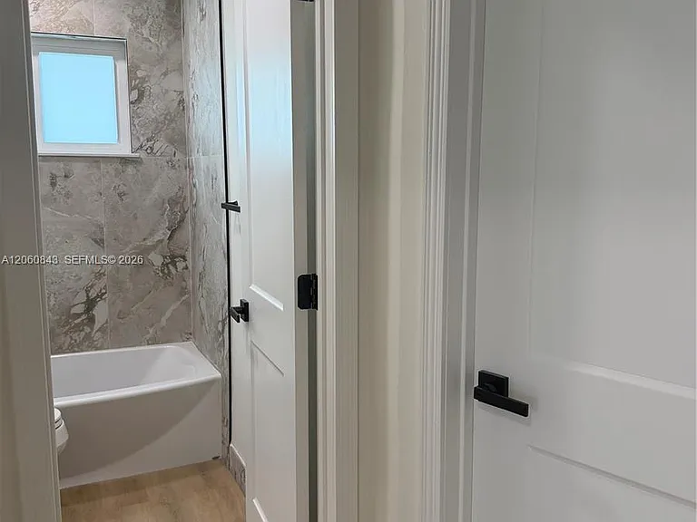 708 SW 7th Ave #1 — Photo 11