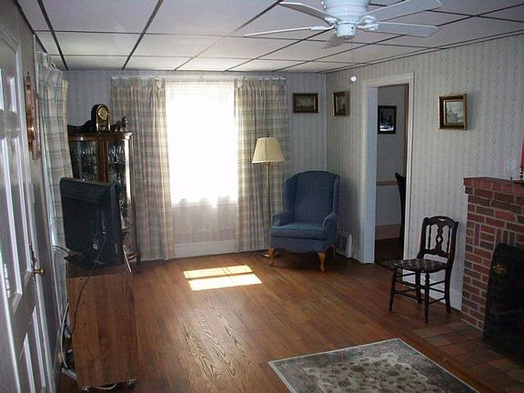 2nd image of 422 Lorraine St