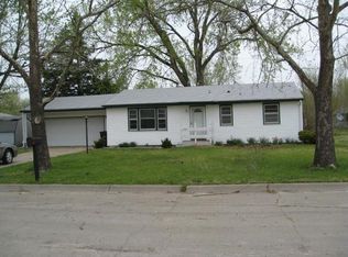 632 Tuttle St, Manhattan, KS 66502