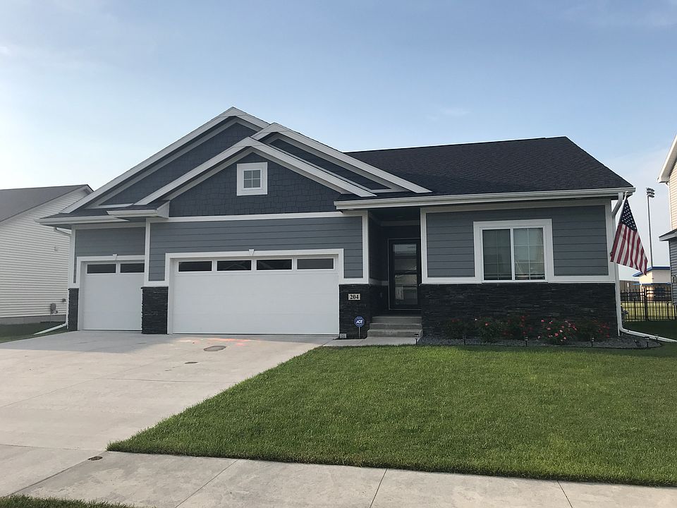 1st image of 204 Aspen Dr NE