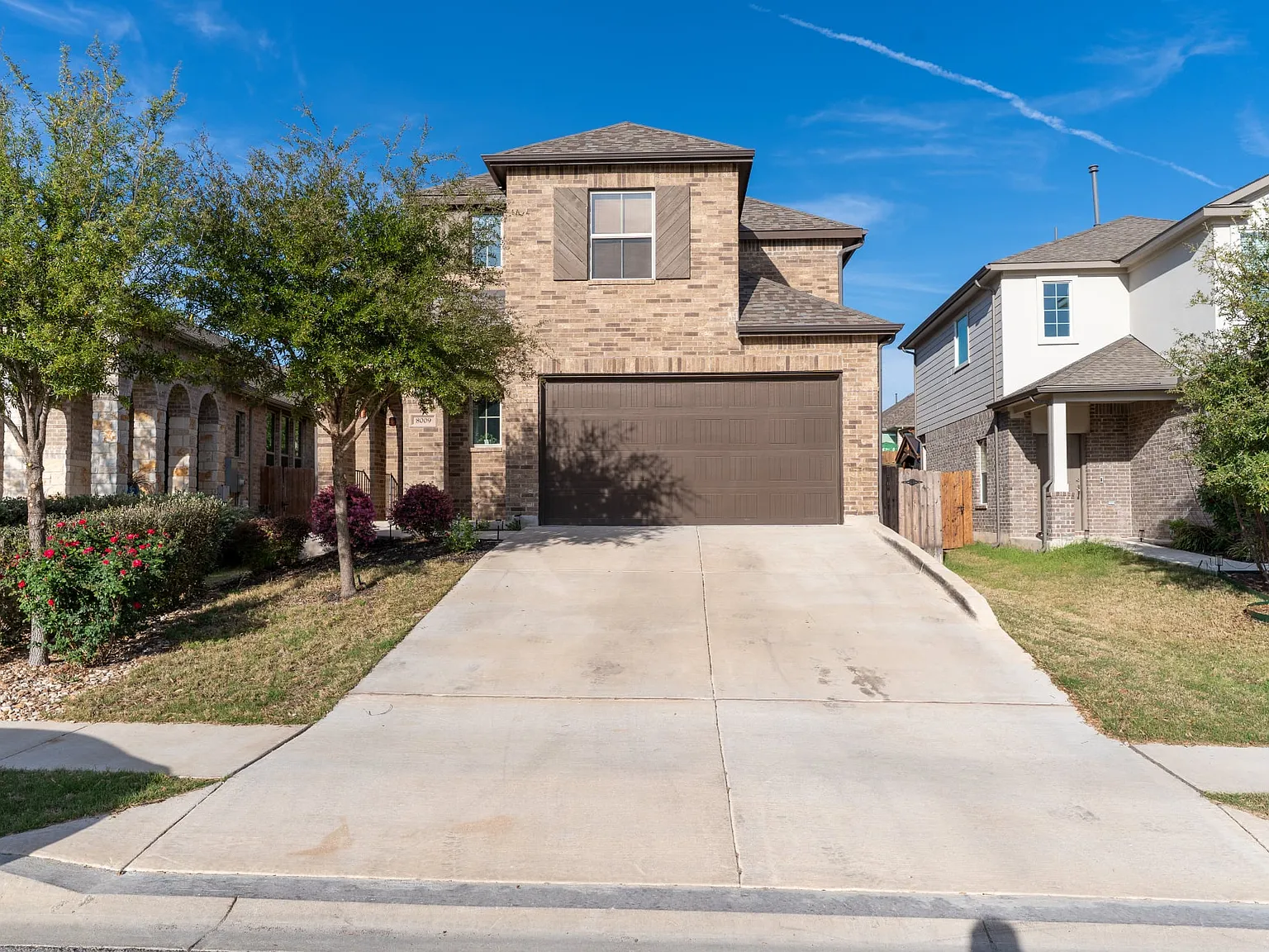 3 bed, 2.5 bath, 2454 sqft, $2,450 — Photo 2