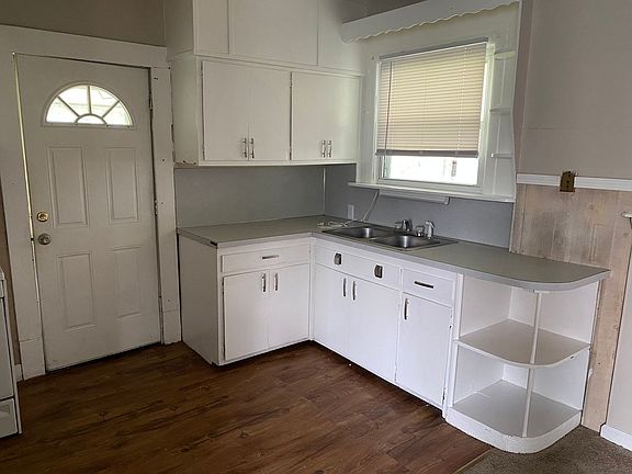 3rd image of 299 College St APT A