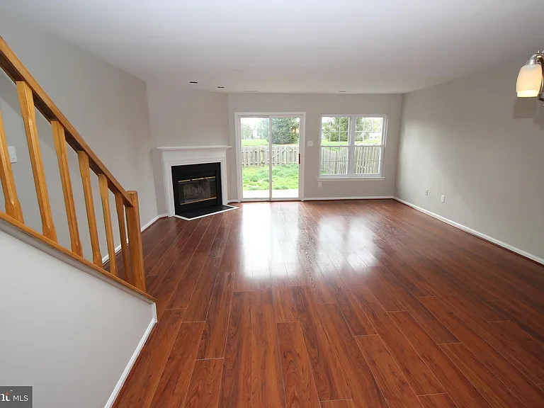 29 Van Horn Pl — Photo 2