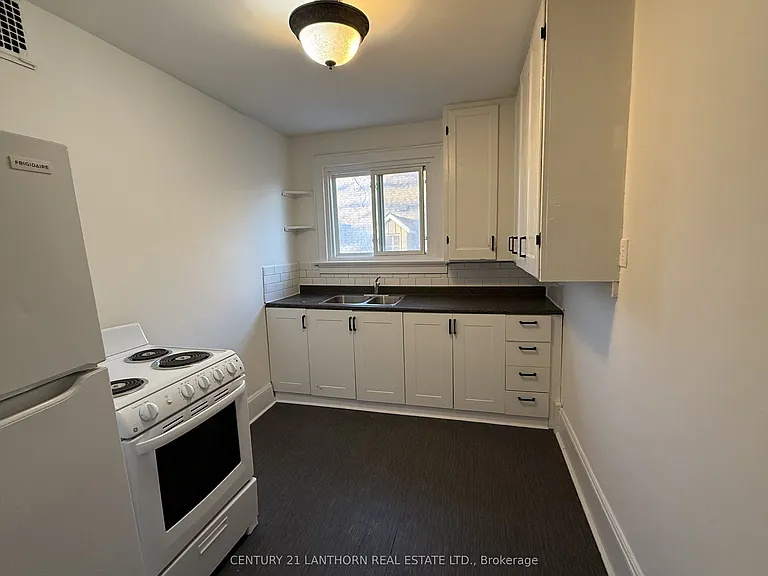 47 King St #4 — Photo 8
