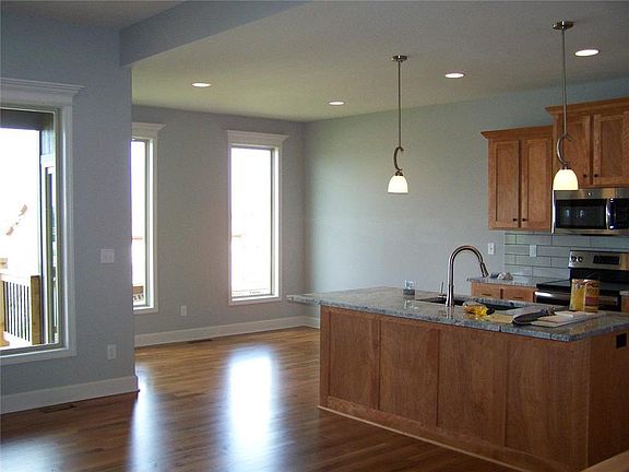 4th image of 804 SW Apple Grove Ct