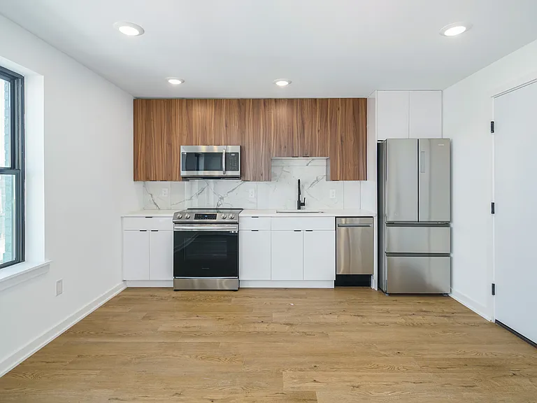 610 Moore St #402 — Photo 6