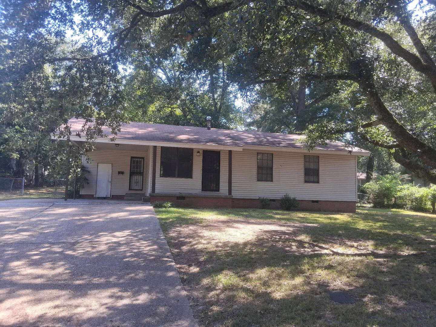 3 Bedroom 1 Bath — Photo 1